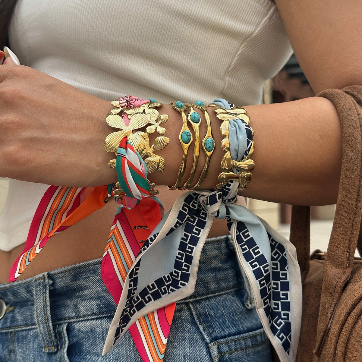 Bracciale a fascia larga in acciaio inossidabile placcato a forma di cuore irregolare, stile streetwear alla moda