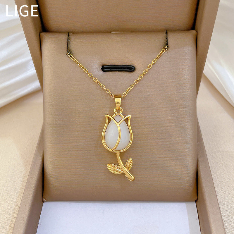 Elegante collar con colgante de tulipán blanco en acero de titanio con incrustaciones de diamantes de imitación para mujer, delicada cadena para la clavícula