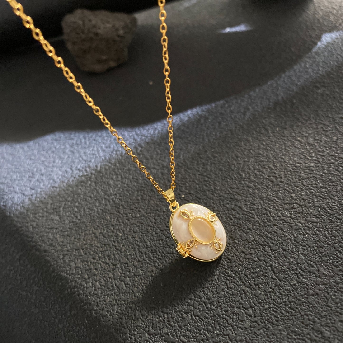 Vintage Elegant Geometric Leaf Teardrop Drip Oil Cubic Zirconia Necklace with 18K Gold Plated Brass Pendant on Titanium Steel Cable Chain for Women