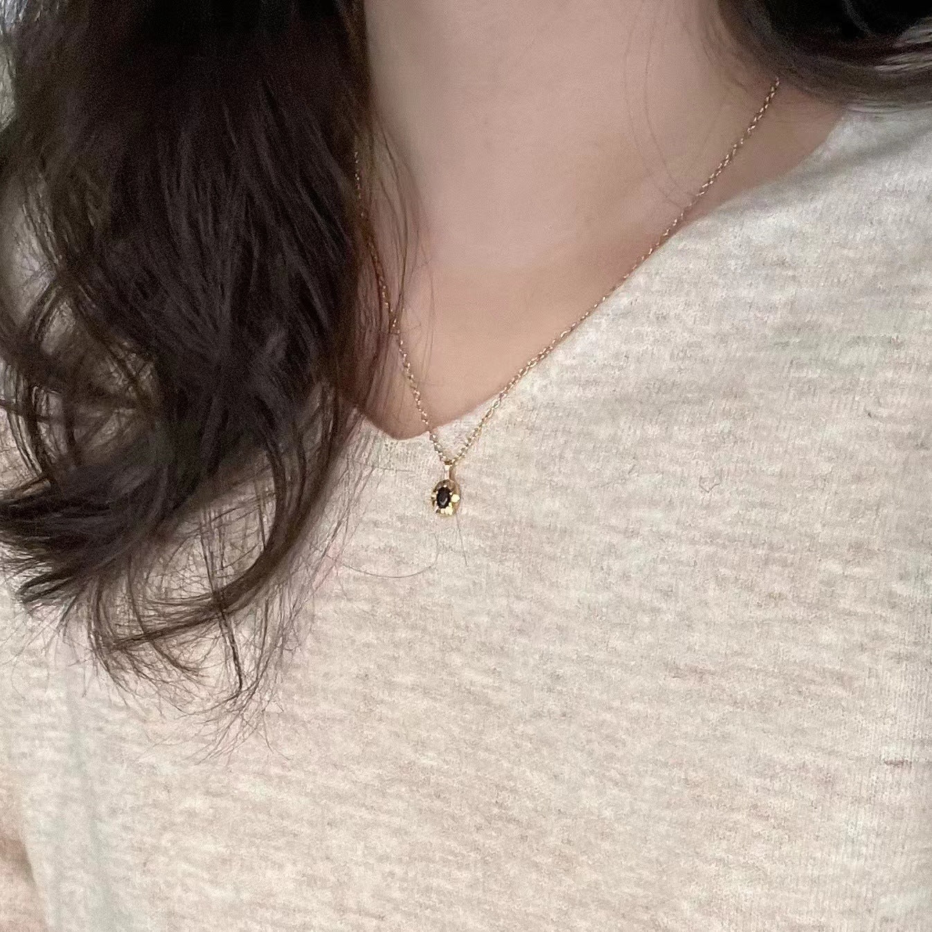 Collar Colgante Geométrico Minimalista en Plata de Ley 925 con Incrustación de Circonita Negra