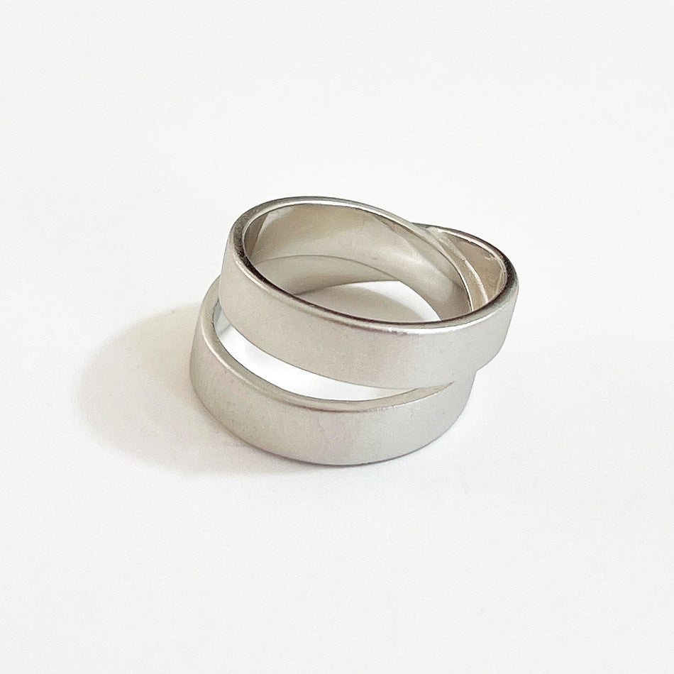 Anello Minimalista in Argento Sterling 925 con Motivo Geometrico Opaco e Design Mobius