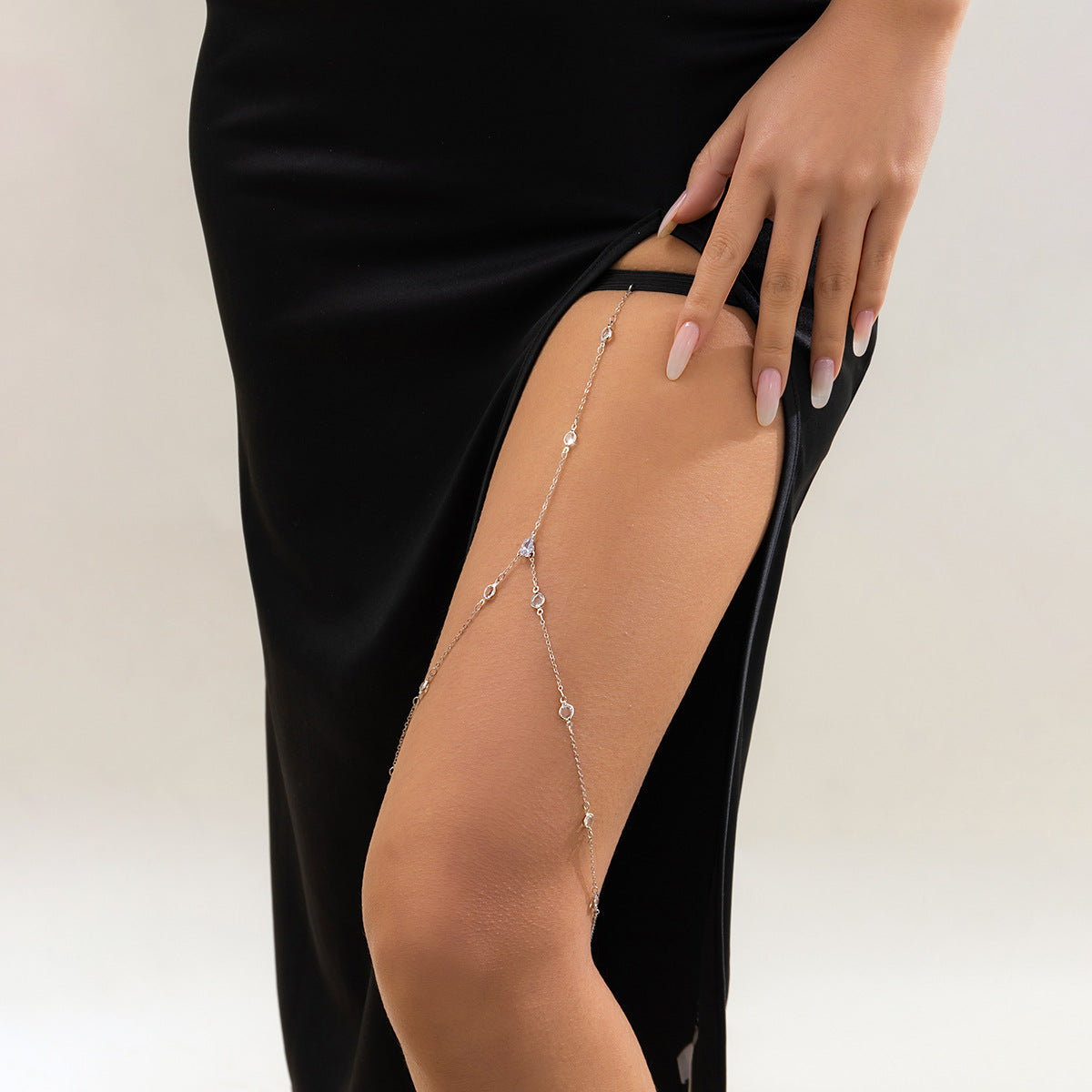 Cavigliera Minimalista Geometrica in Zirconia con Nappa e Fascia Elastica da Donna