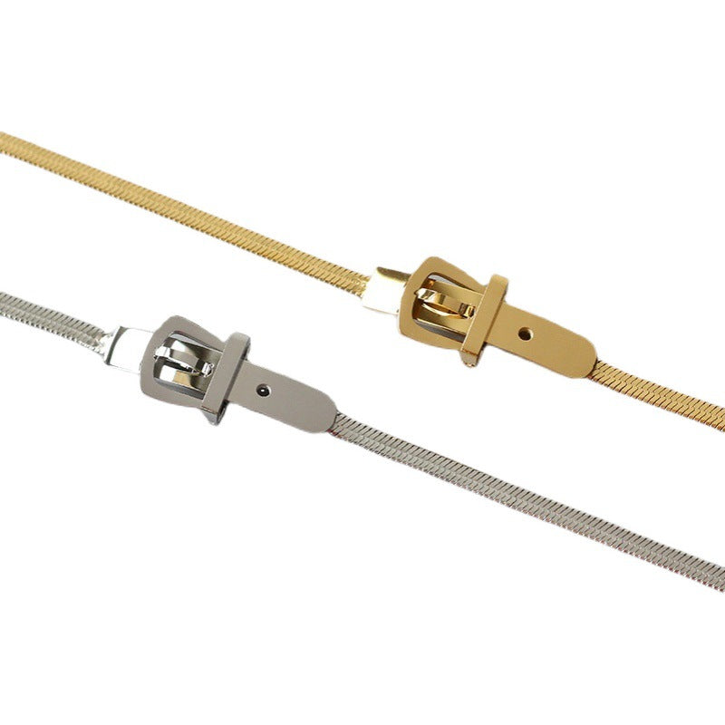 Gargantilla geométrica de acero de titanio con cadena de serpiente y baño de oro de 18 quilates para mujer