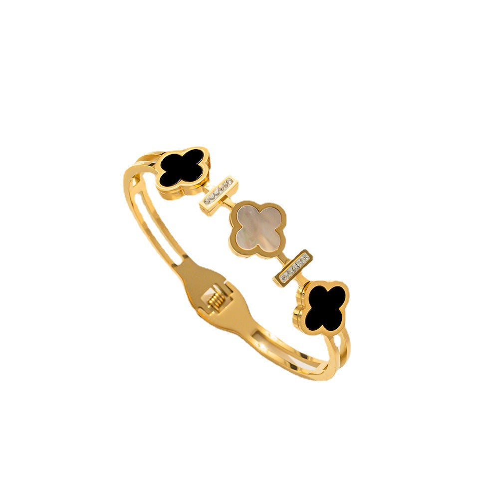 Bracciale da donna in acciaio al titanio placcato oro rosa a forma di trifoglio minimalista
