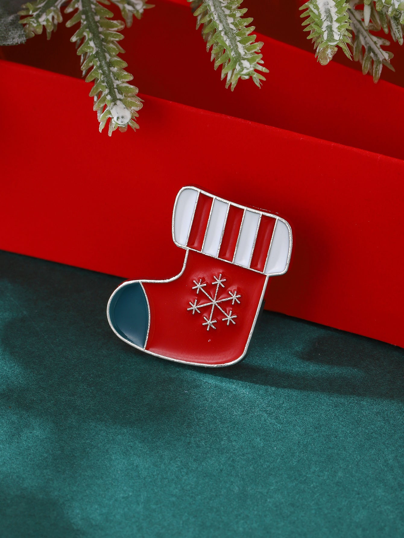 Christmas Pin with Enamel Snowman and Bell Design Alloy Brooch for Unisex Holiday Decoration