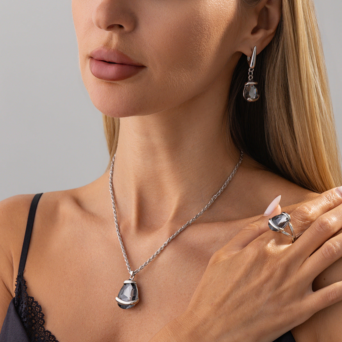 Luxury Business Teardrop Glass Pendant Iron Plated Necklace for Women