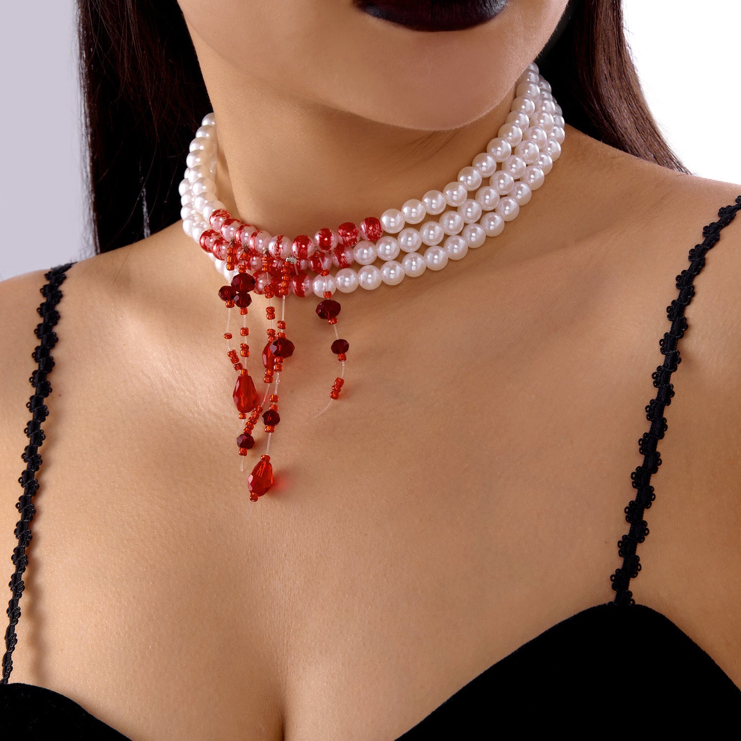 Collar gótico oscuro de Halloween con borla de gota de sangre, perlas multicapa y colgante de diamantes de imitación en cadena de perlas