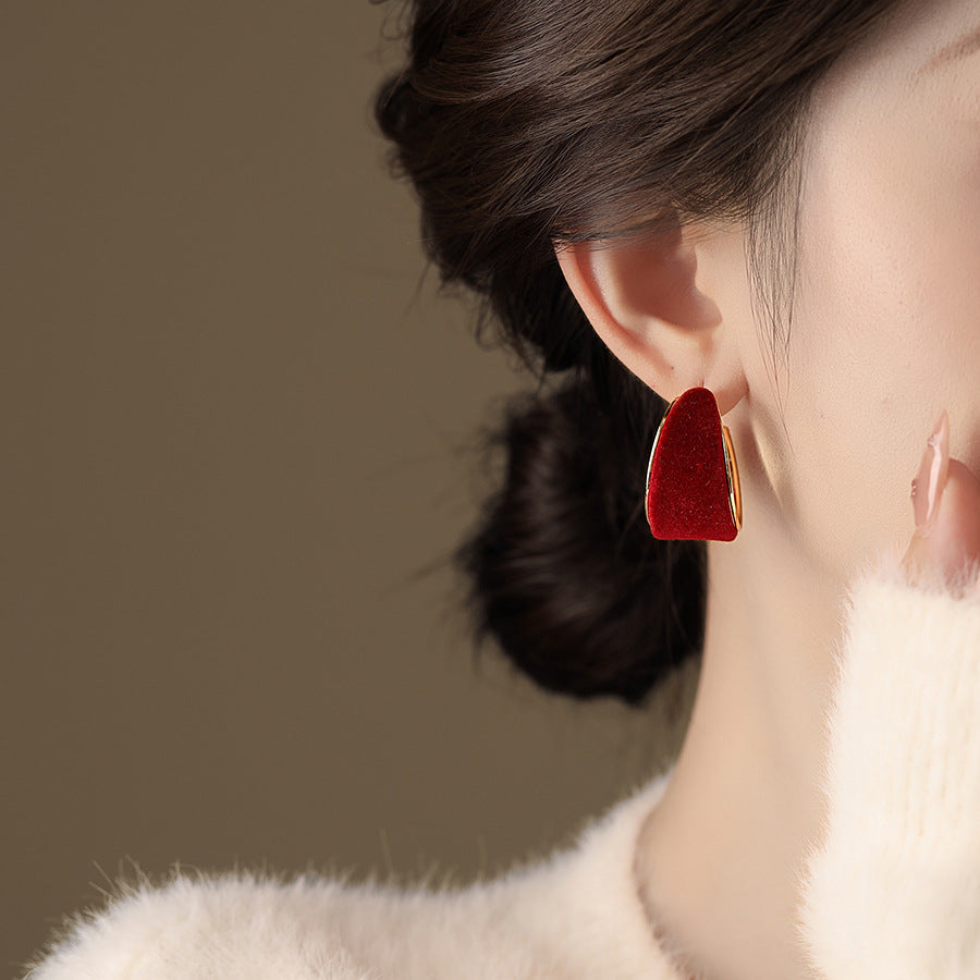 Orecchini a cerchio rotondi geometrici minimalistici da donna con perni in acciaio placcato e un fascino casual di lusso