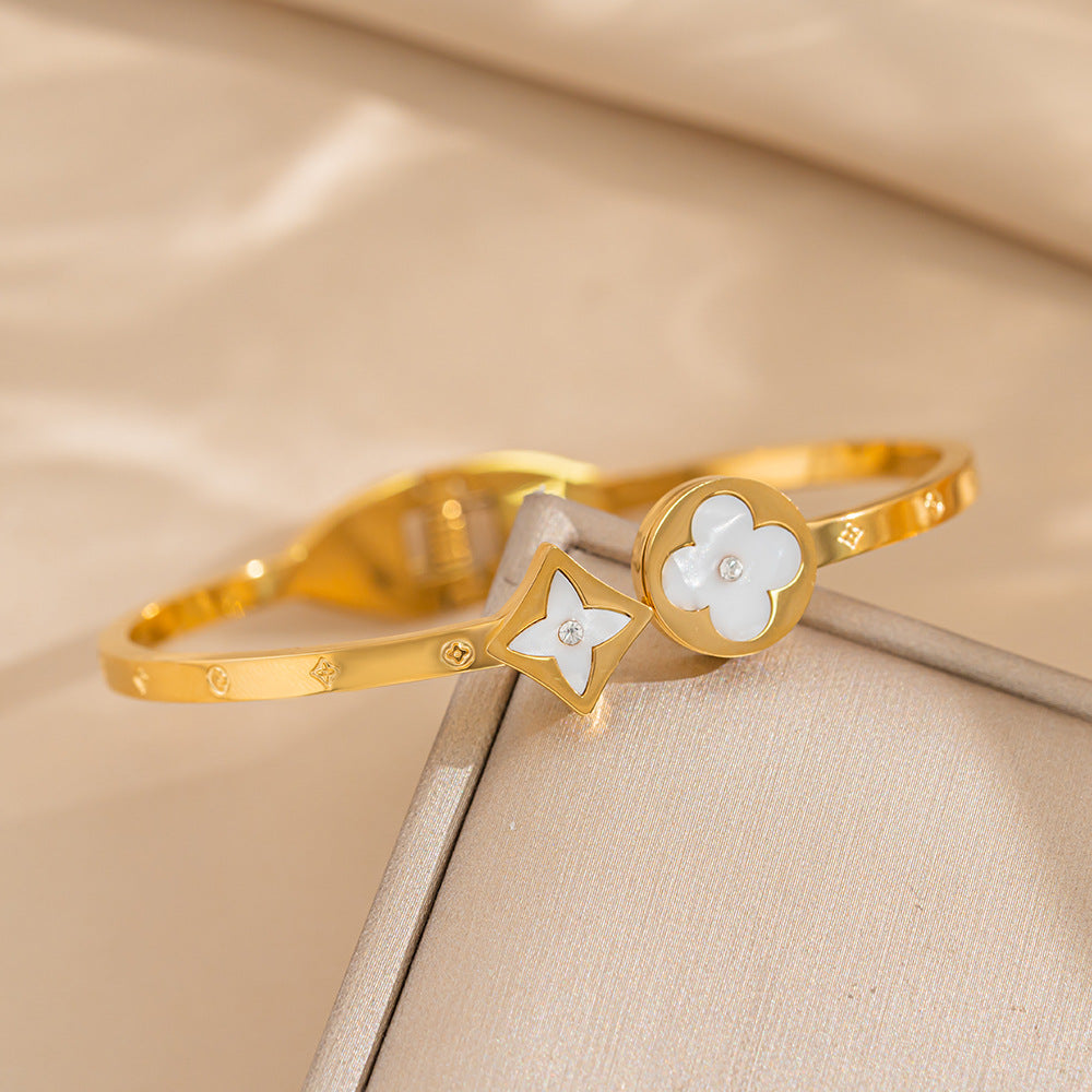 Bracciale Minimalista a Trifoglio in Acciaio al Titanio con Intarsio in Madreperla e Placcatura in Oro 18K da Donna