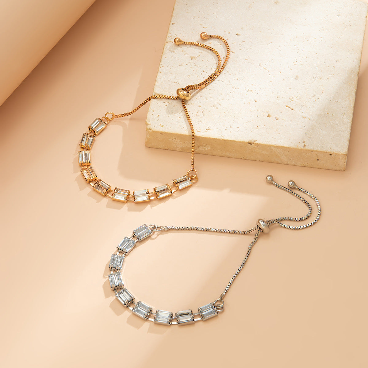 Cavigliera Geometrica Quadrata Minimalista da Donna con Strass Micro-Pave Cavigliera da Spiaggia Regolabile
