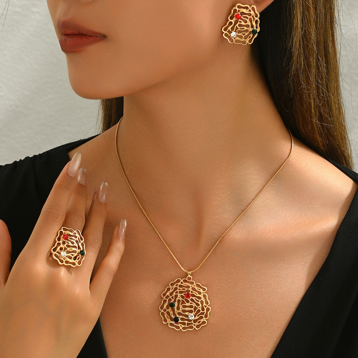 Set collana e anello da donna in rame stile geometrico con intarsio in strass e design traforato per uno styling versatile