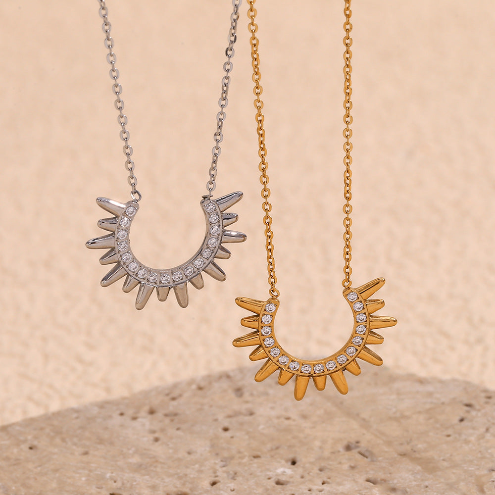 Collana con Pendente da Donna a Forma di Copricapo Indiano alla Moda in Acciaio Inox con Placcatura in Oro 18K, Design Geometrico