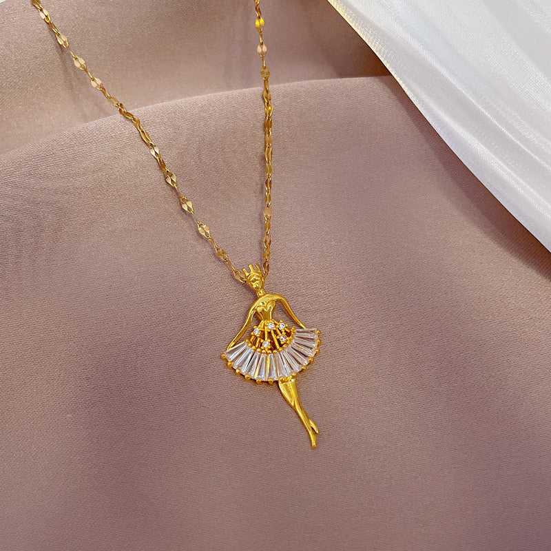 Collana con ciondolo a forma di ballerina minimalista in acciaio al titanio con zirconi micro-pavé, design geometrico, stile fresco e dolce