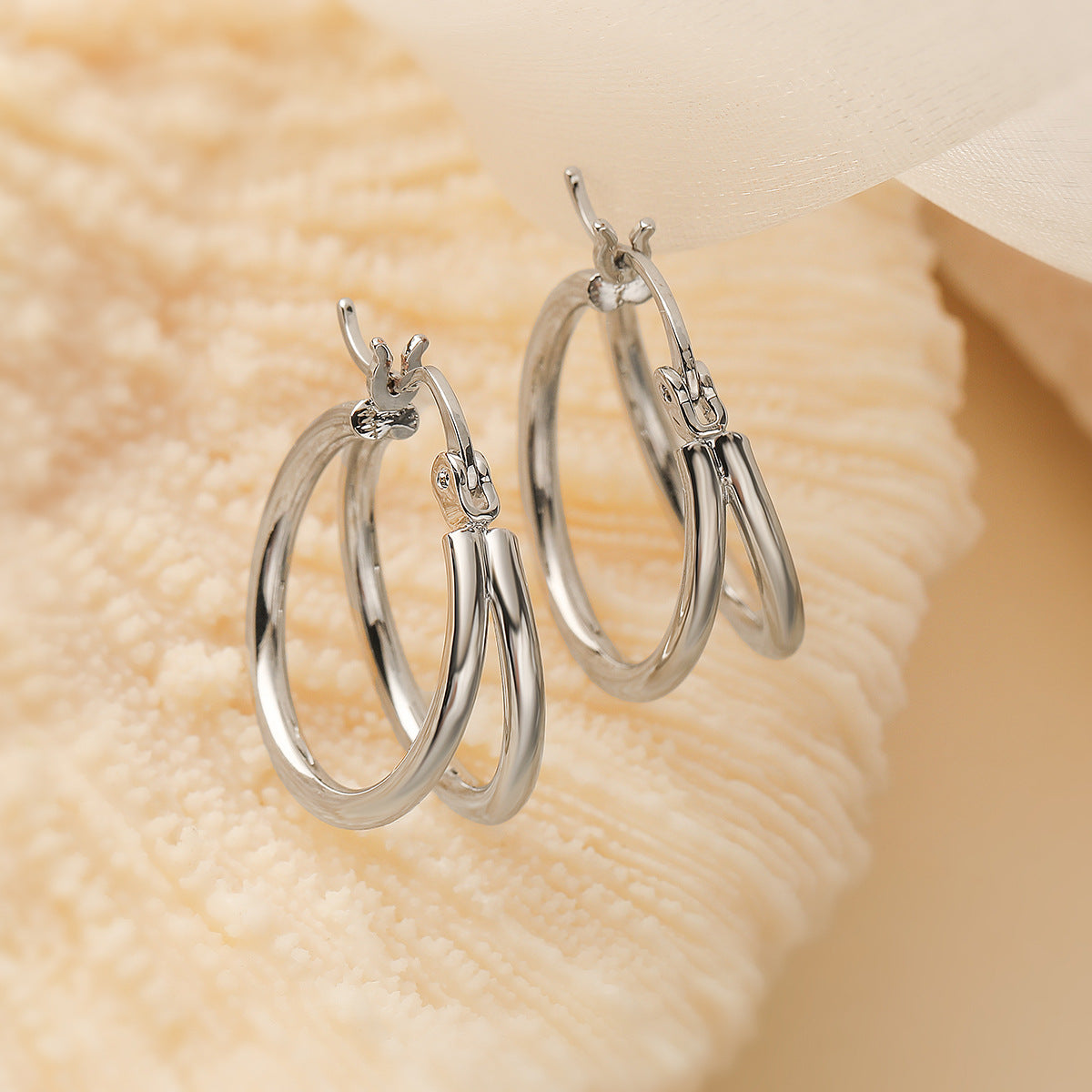 Orecchini a Cerchio Geometrici Minimalisti di Lusso per Donne Realizzati in Ottone con Placcatura in Oro 18K e Design Irregolare