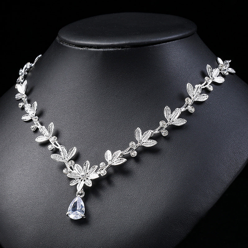 Conjunto de collar y pendientes de aleación con colgante de estilo floral fresco y dulce con motivos de margaritas y hojas para mujer, collar con relicario y pendientes galvanizados