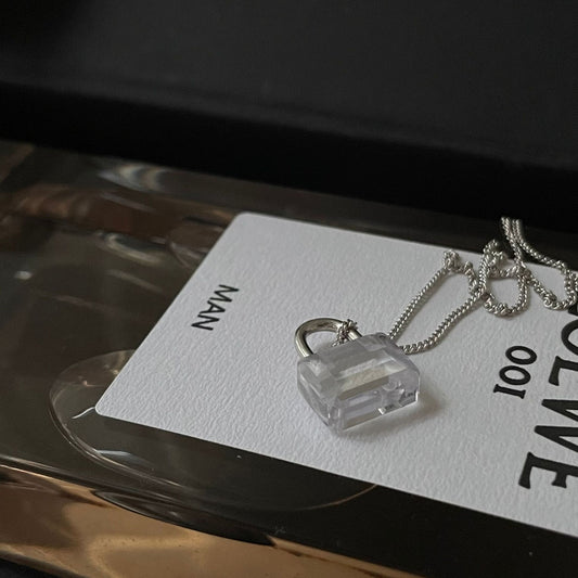 Elegante collar de mini candado geométrico de plata de ley 925 chapado en oro con circonitas cúbicas y cadena tipo eslabón cubano