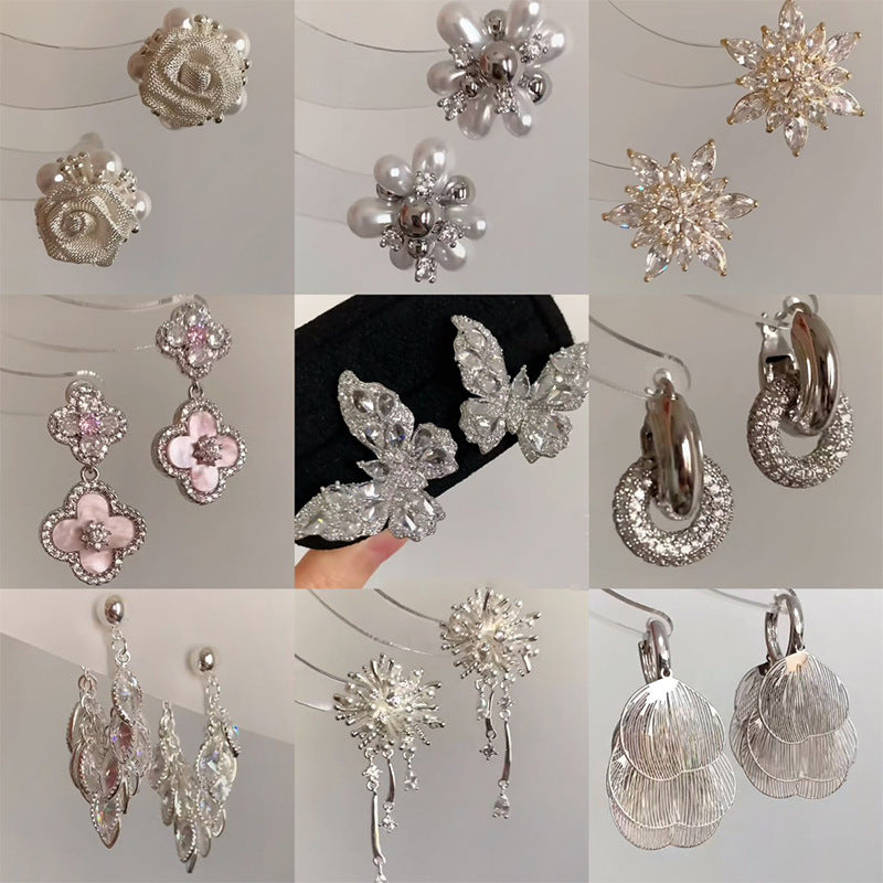 Pendientes de botón minimalistas florales de circonita en cobre chapado con postes de acero inoxidable para mujer