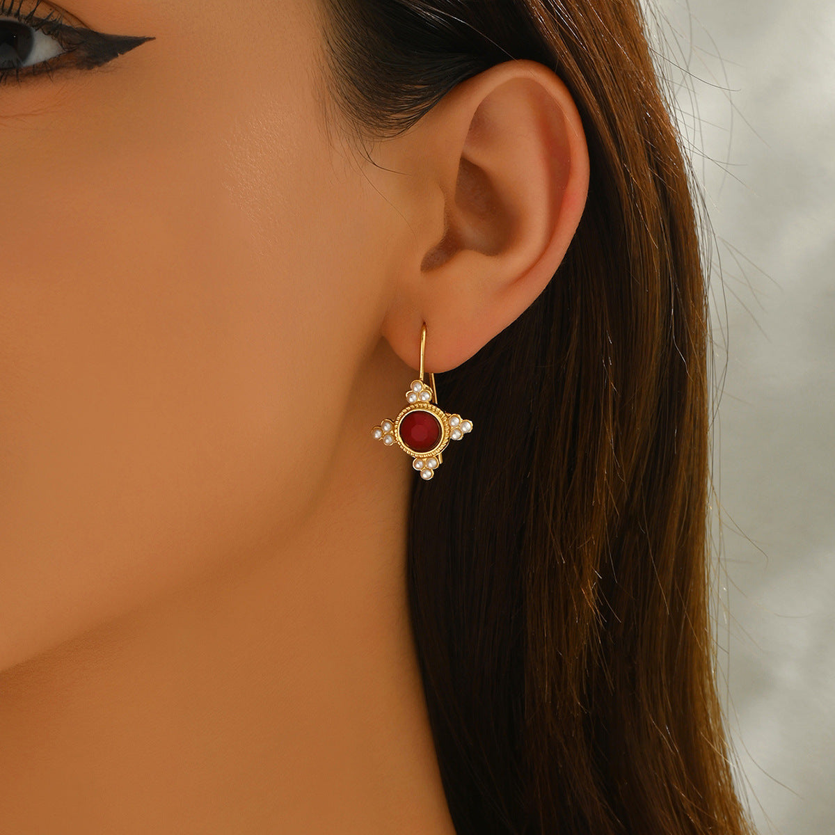 Pendientes de aro geométricos de aleación con incrustaciones de perlas y diamantes de imitación, chapados para mujer