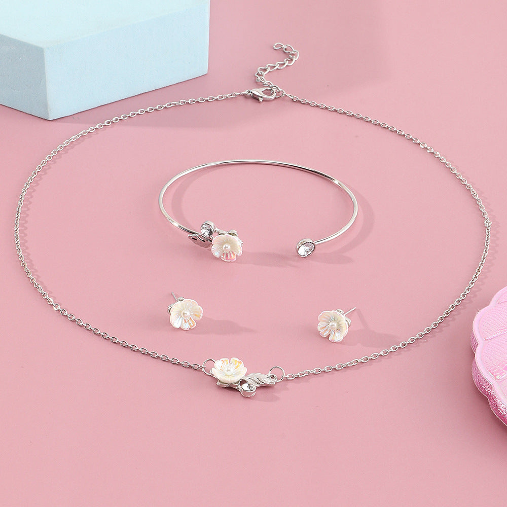 Set collana con ciondolo floreale in lega tonalità fredda con bracciale e orecchini coordinati per bambini, finitura placcata, stile catena a clavicola