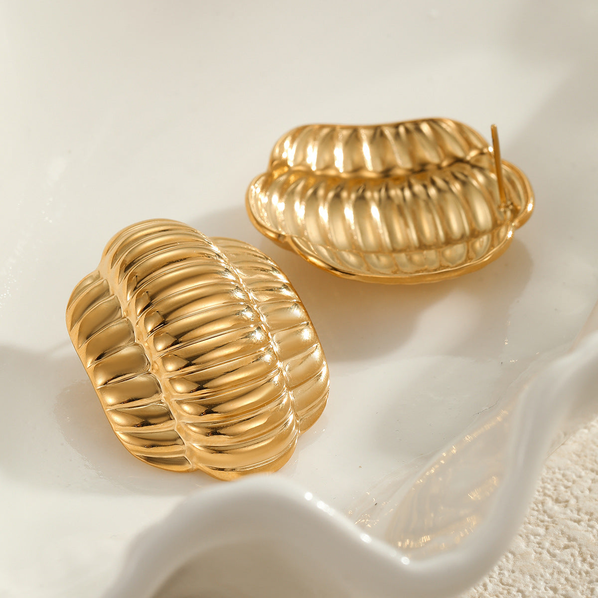 Pendientes de botón geométricos minimalistas de acero inoxidable con acabado chapado para mujer