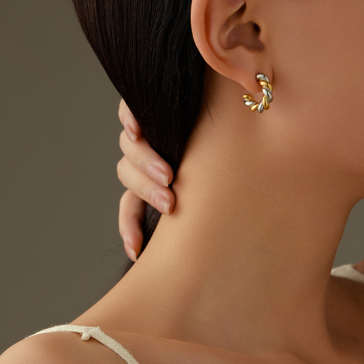 Pendientes Vintage de Acero de Titanio Trenzados en Forma de C con Baño de Oro de 18K para Mujer