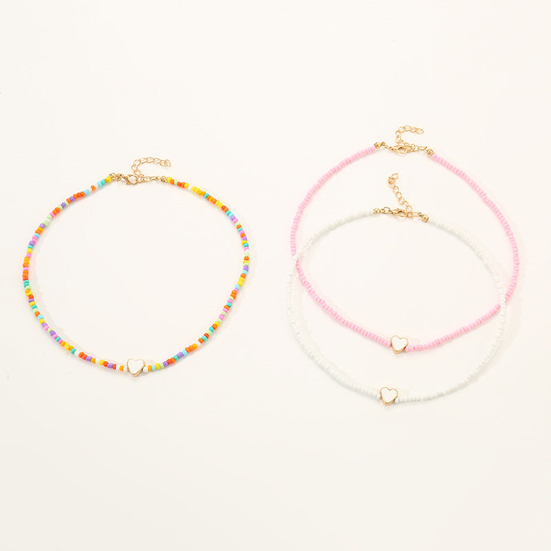 Collar artesanal bohemio con cuentas de cristal blancas en forma de corazón para niños