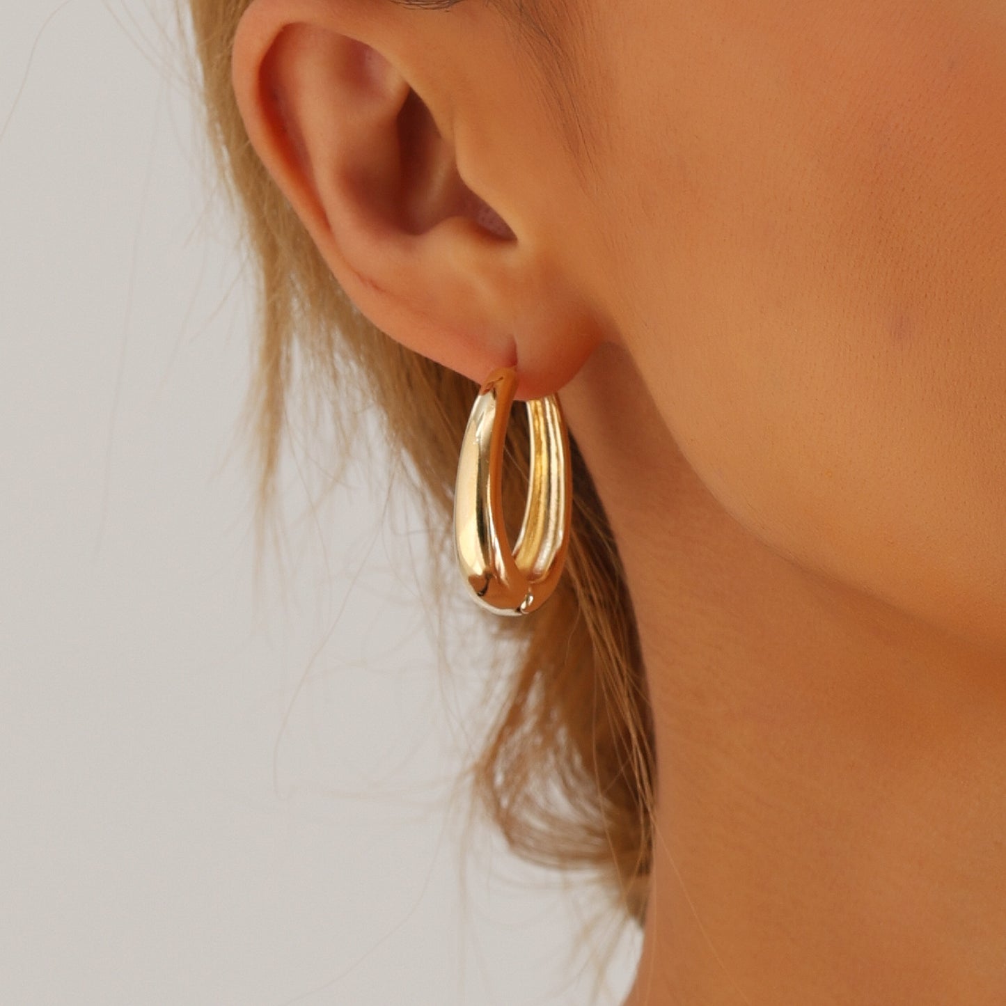 Minimalist Oval Geometric Metal Hoop Earrings with Plated Finish for Women