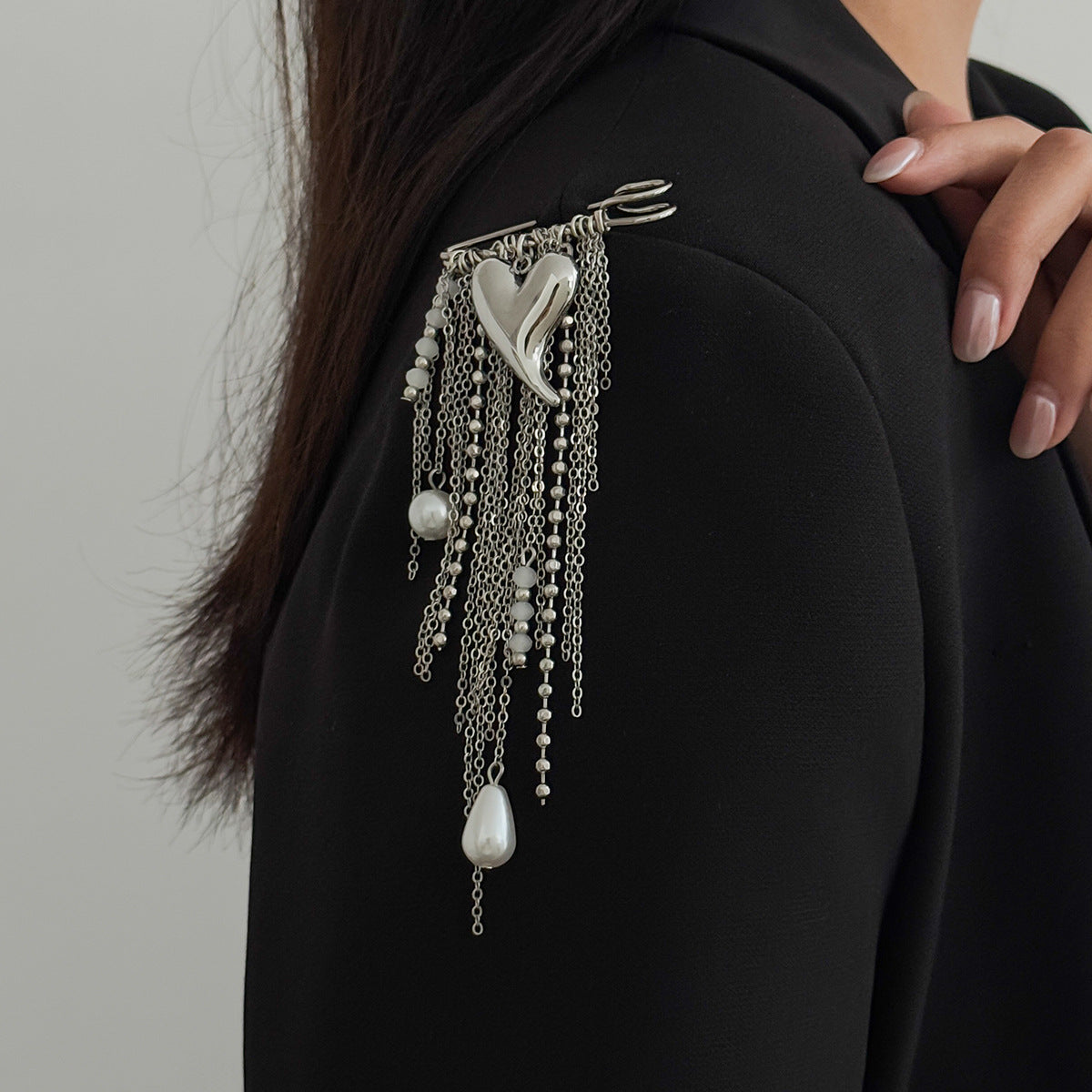Sweet Casual Floral Plated Pearl Brooch with Tassel Chain for Women