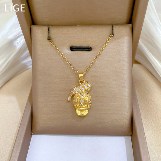 Collar colgante de lujo de pato geométrico de diamantes de imitación para mujer de acero de titanio con cadena de clavícula delicada