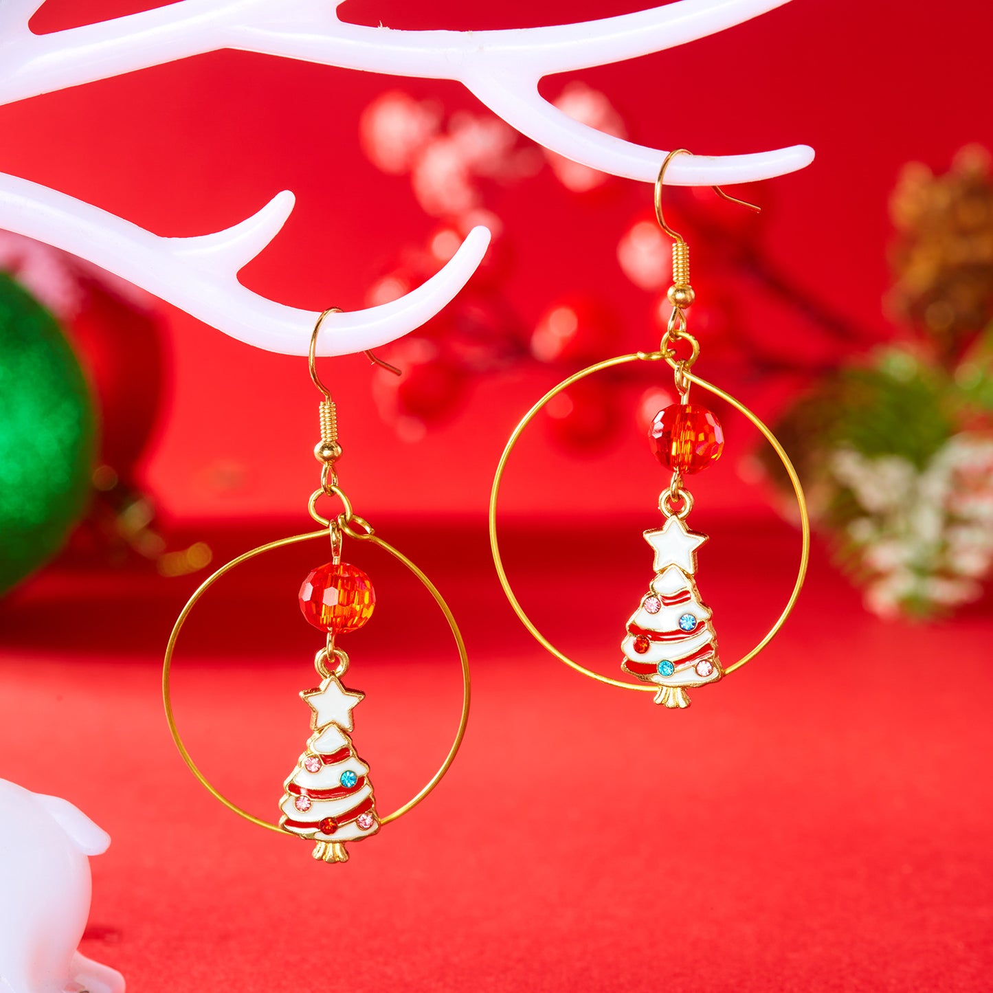 Pendientes de aro de aleación con temática navideña con dijes de árbol, campana, bastón de caramelo y muñeco de nieve para hombres y mujeres, regalo de joyería festiva para las fiestas