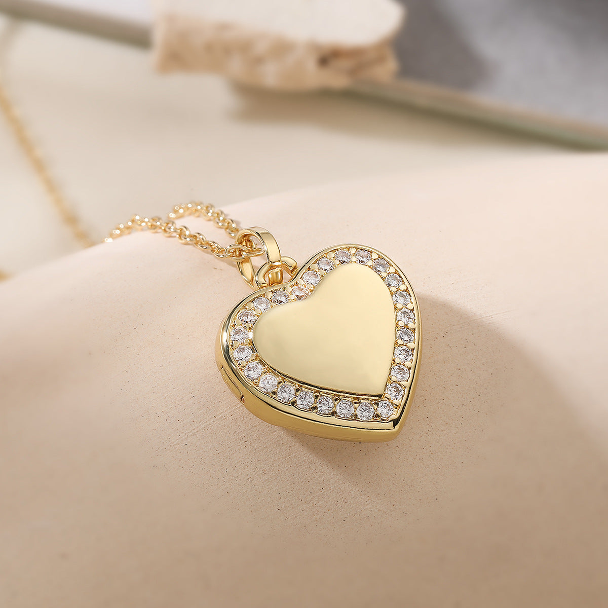 Vintage Minimalist Heart Geometric Brass Gold Plated Cubic Zirconia Photo Locket Pendant Necklace