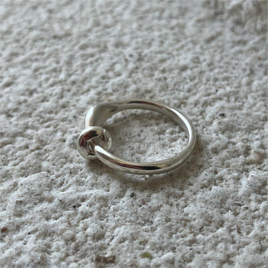 Dulce anillo de plata de ley 925 con baño geométrico para mujer