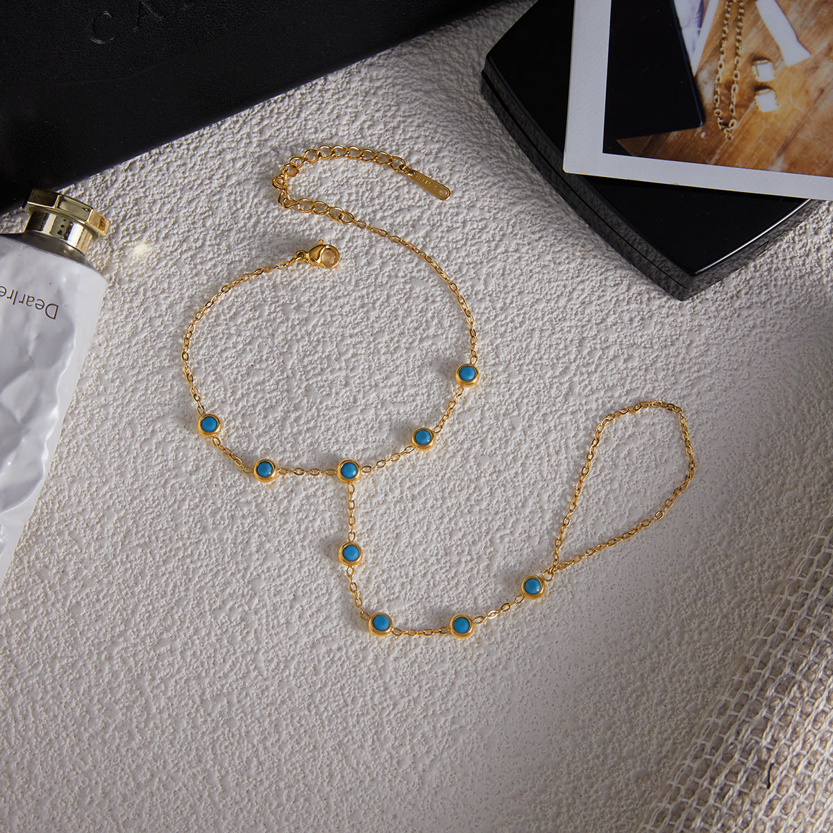 Collar con colgante minimalista de titanio y acero con patrón de universo de luna y estrella, con acabado galvanizado, para mujer