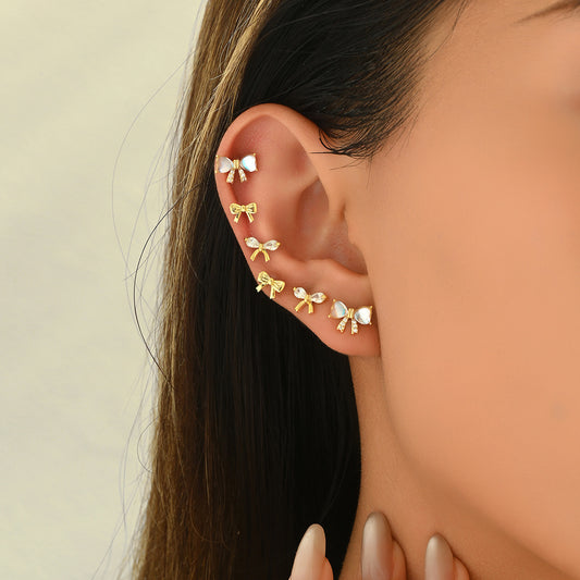 Set di orecchini da donna in rame con zirconi intarsiati a forma di fiocco, dal design geometrico e dallo stile fresco e dolce