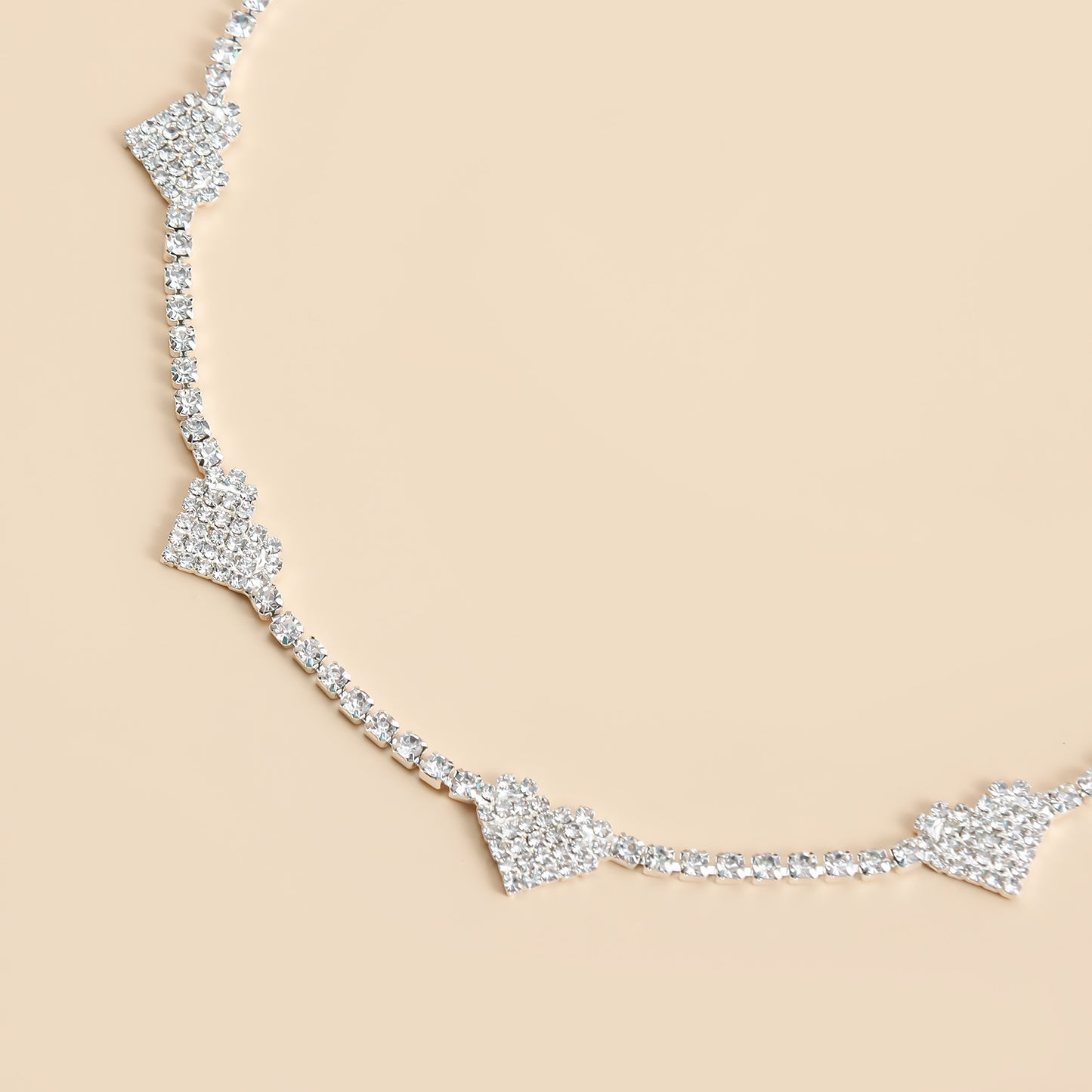Elegante tobillera elástica negra con detalles de pedrería en forma de corazón para mujer, tobillera de aleación con diseño minimalista de lujo