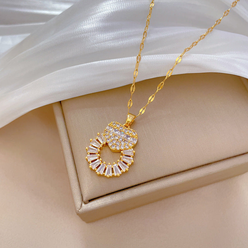 Minimalist Heart-Shaped Titanium Steel Necklace with Rhinestone Inlay for Women and Men, Delicate Clavicle Chain with Geometric Design