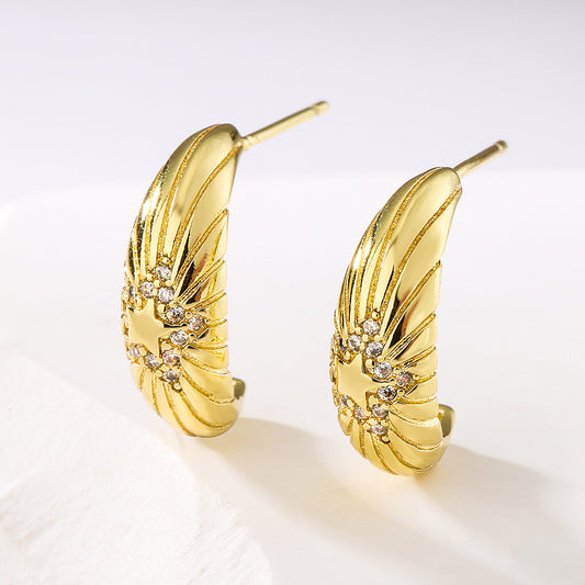 Pendientes de Cobre Geométricos en Forma de Estrella con Baño de Oro de 18K y Circonitas Microengastadas para Mujer