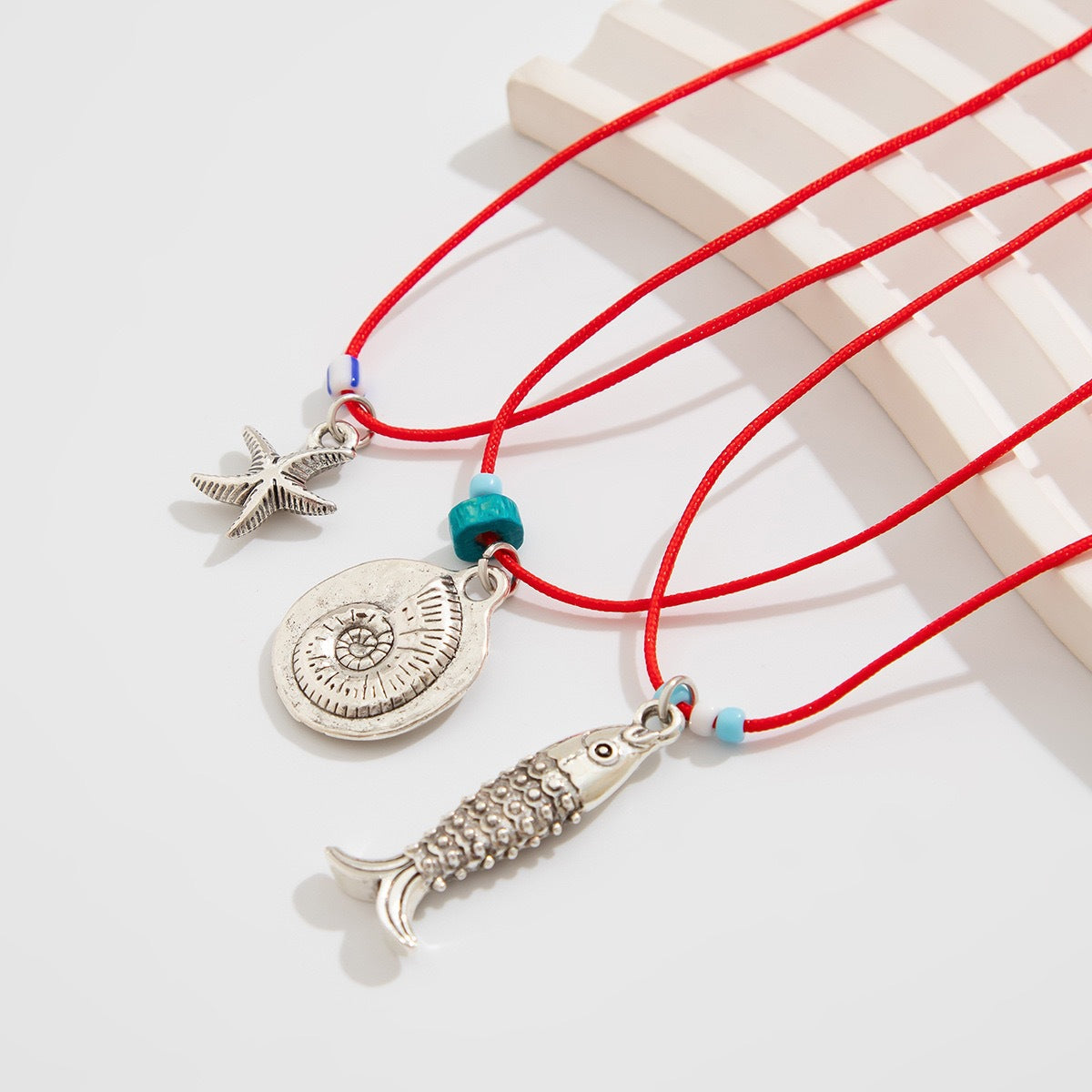 Collana Pendente a Strati con Guscio di Pesce Geometrico in Lega Placcata Ottone con Catenina per Donna