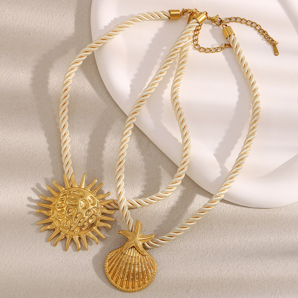 Fashionable Sun-Shaped Stainless Steel Pendant Necklace for Women with 18K Gold Plating and Seashell Inlay