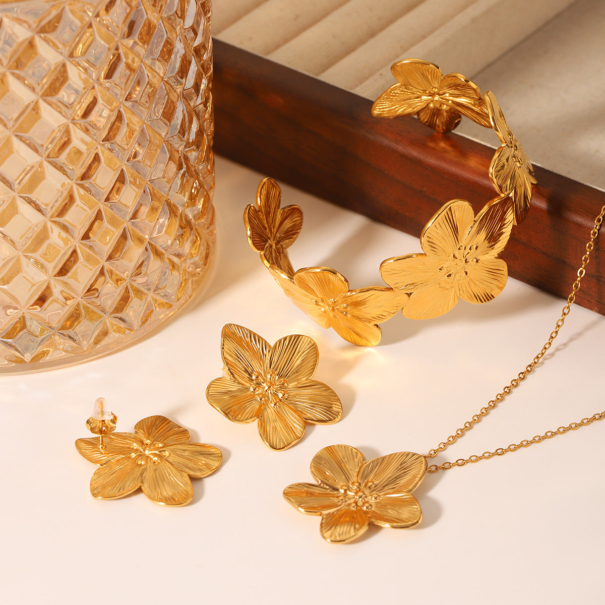 Fashion 18K Gold Plated Textured Five-Petal Flower Stainless Steel Jewelry Set for Women