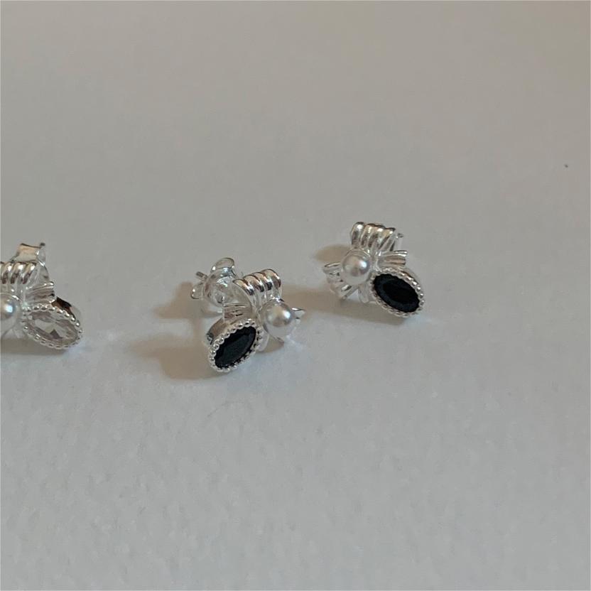 Aretes de lazo minimalistas con perlas y circonitas cúbicas en plata de ley 925 con acabado chapado