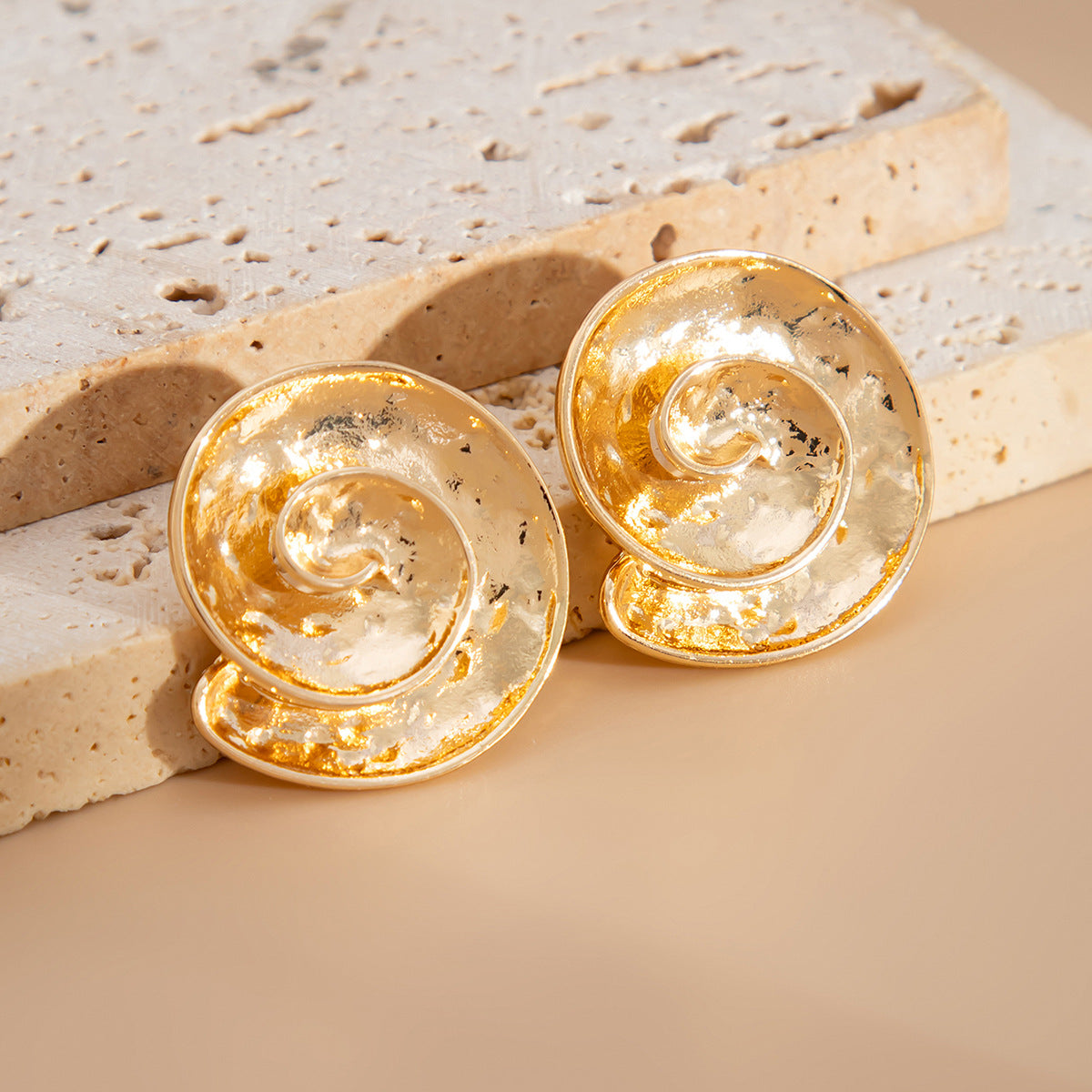 Pendientes de tuerca minimalistas geométricos con forma de anillo líquido para mujer, con aleación galvanizada y postes de acero inoxidable