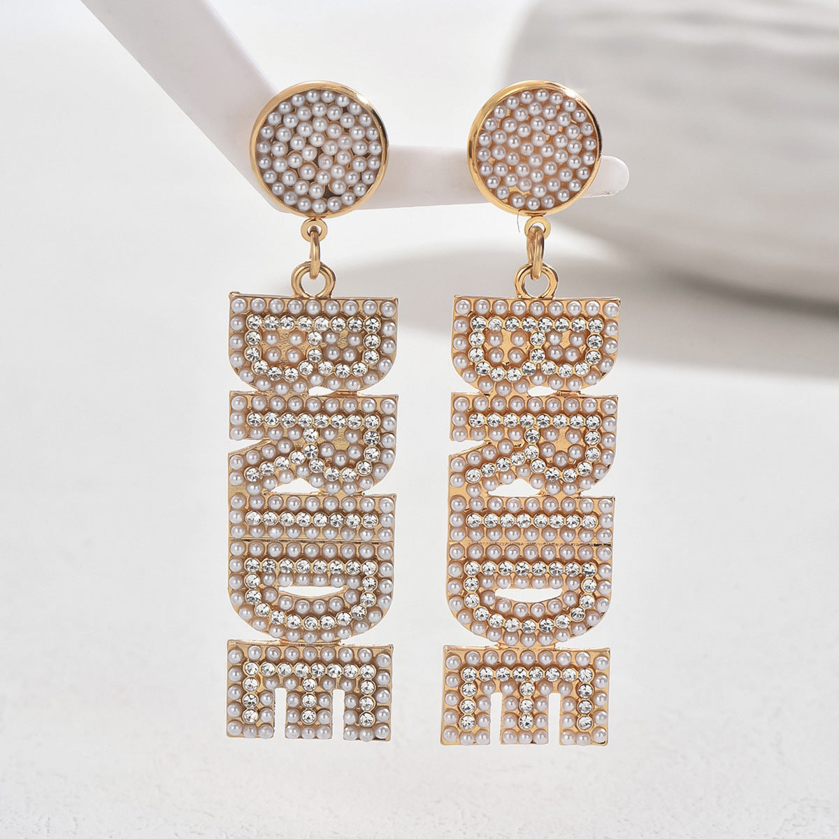 Pendientes de aleación con forma de letra minimalista, dulce y con incrustaciones de perlas para mujer