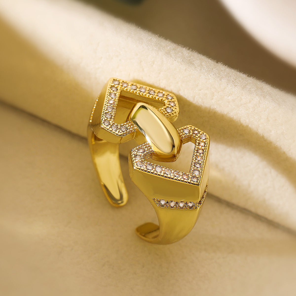 Anello Aperto Geometrico Minimalista da Donna in Rame con Placcatura in Oro Vero e Intarsi di Zirconi