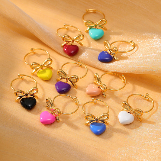 Anello da donna in acciaio al titanio di lusso minimalista a forma di cuore e fiocco con finitura smaltata e superficie placcata