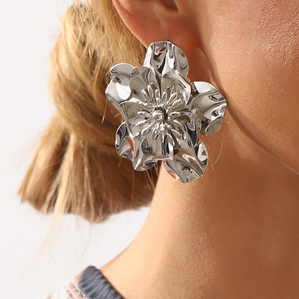 Pendientes de tuerca metálicos florales geométricos vintage con acabado chapado para mujer