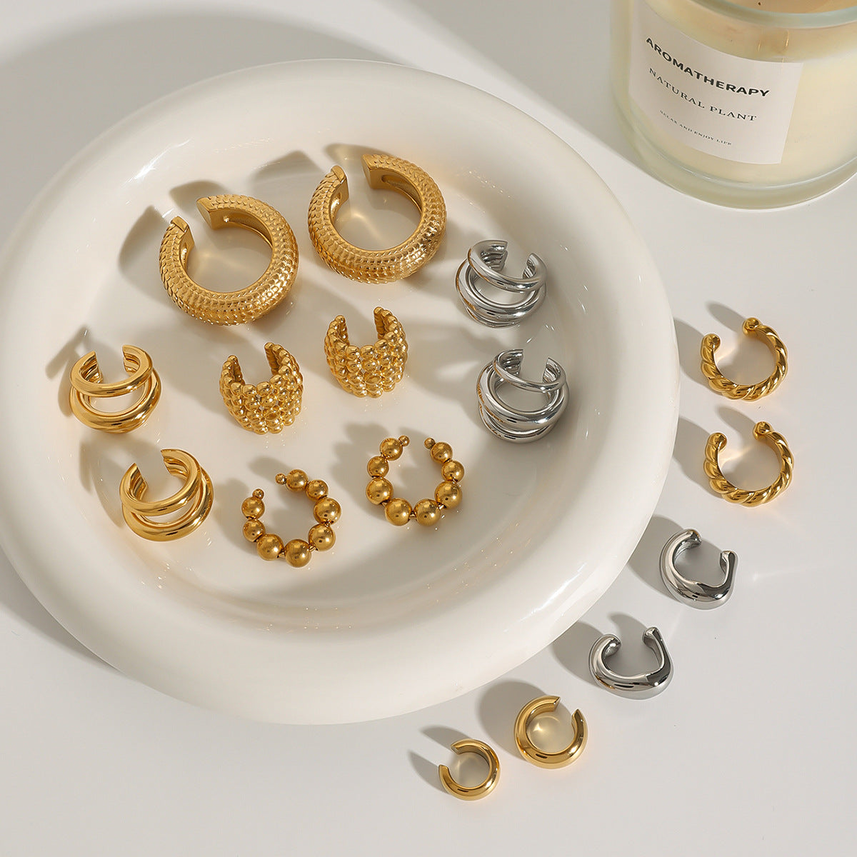 Pendientes de oreja de acero inoxidable geométricos chapados en oro para mujer, clips de oreja sin perforación en forma de U con estilo minimalista moderno