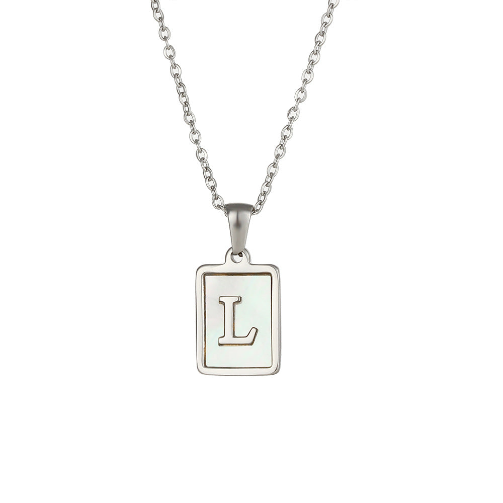 Collana con Ciondolo a Lettera Minimalista in Acciaio al Titanio per Donna con Finitura Galvanizzata e Intarsio in Madreperla Bianca Naturale