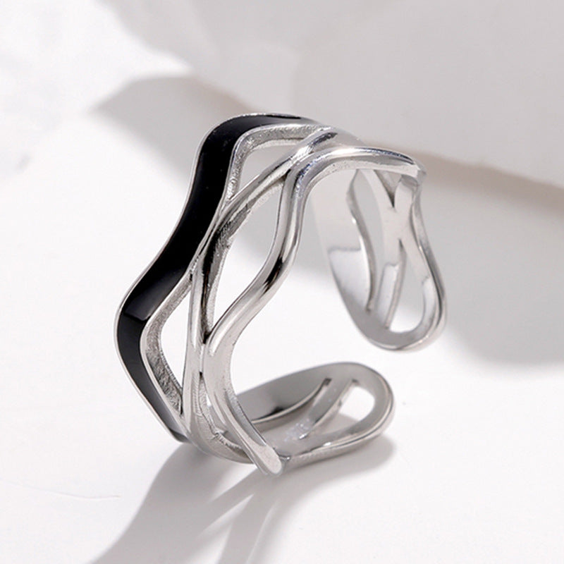 Anello Minimalista Regolabile a Onda in Acciaio al Titanio da Donna con Finitura Elettroplaccata e Motivo a Linee Geometriche