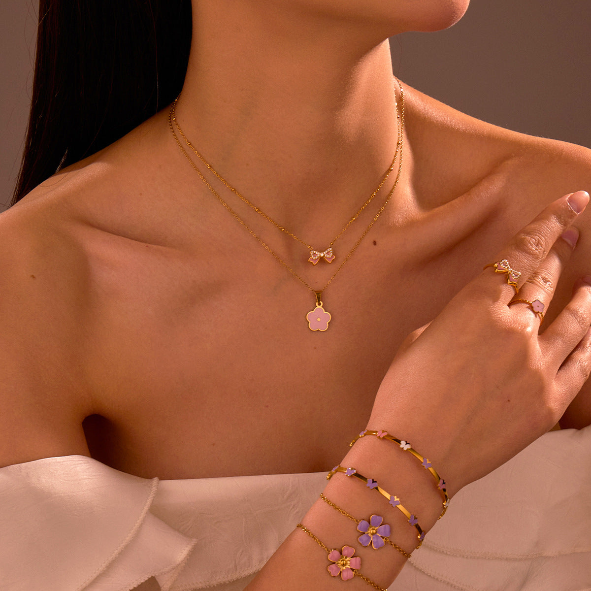 Conjunto de collar, pendientes y pulsera de acero inoxidable esmaltado con diseño floral minimalista de corazón geométrico para mujer
